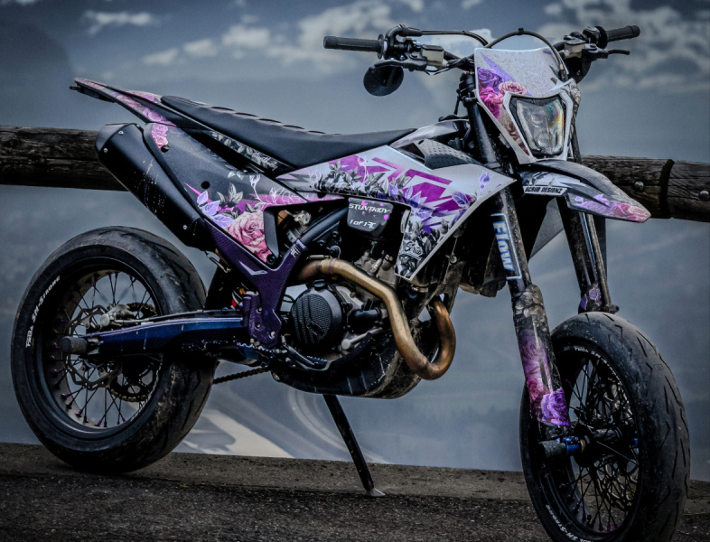 Odolnosť BLOOM flower design motocross grafiky